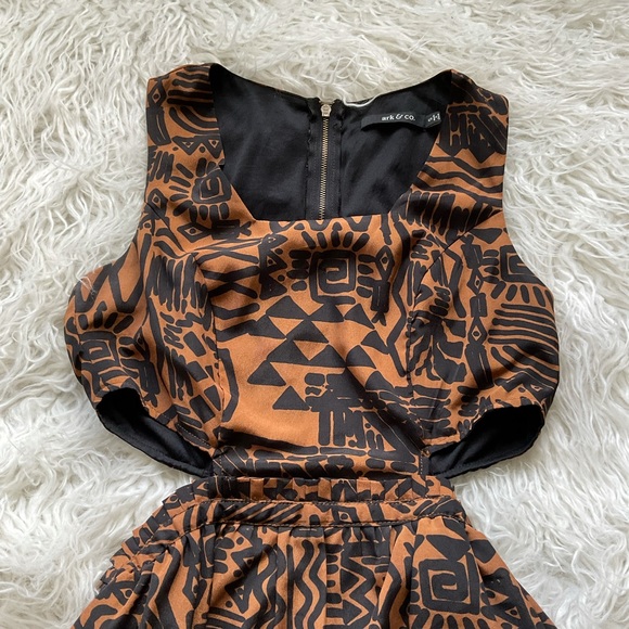 Ark & Co Geometric Pattern Cut-Out Waist‎ Dress - Picture 2 of 8